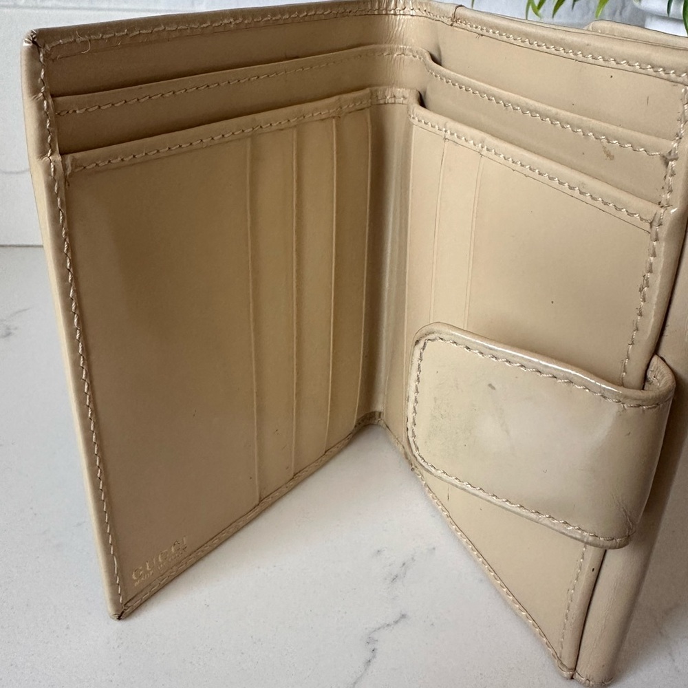 Authentic Gucci Beige Patent Leather Wallet - Picture 8 of 16